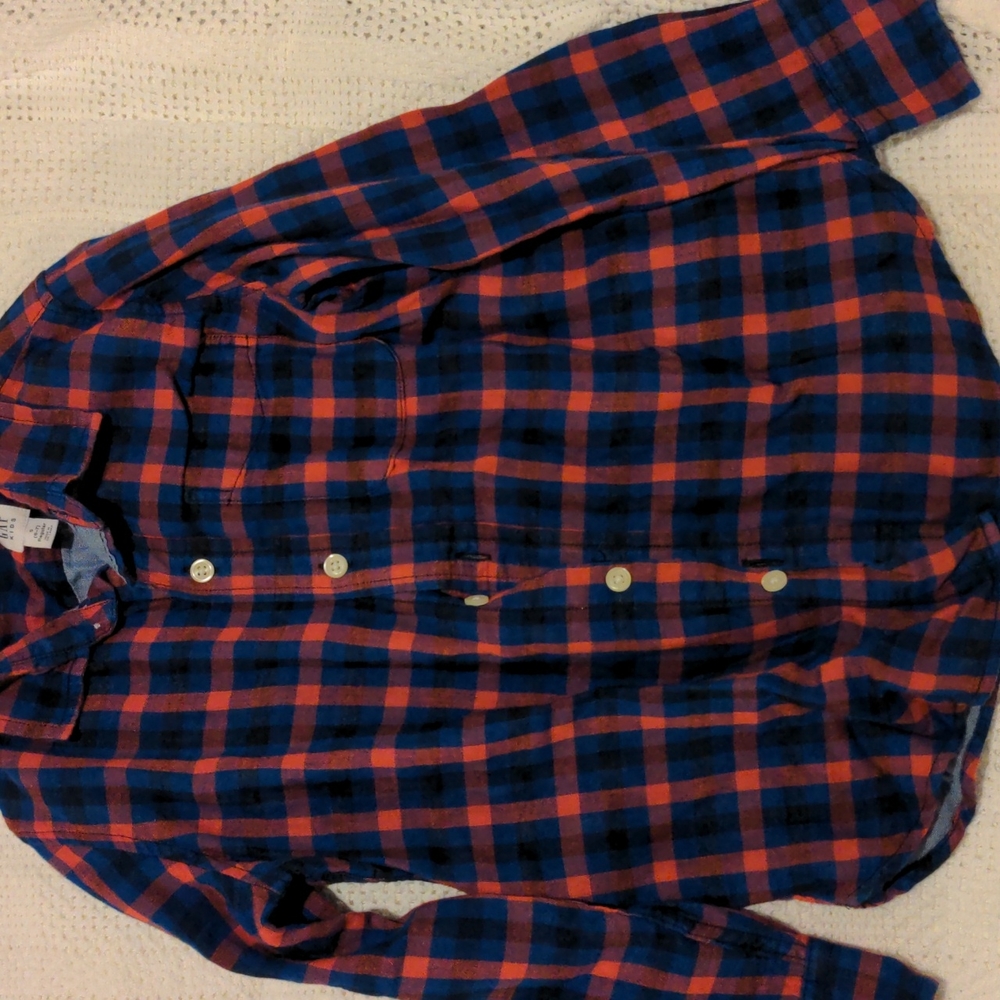 Boys Size 6/7 Red and Blue checked button down shirt.